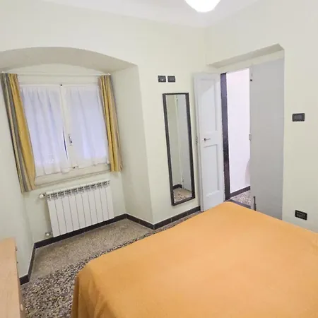 La Gemma Del Galeone, Di Fronte All'acquario * Генуя