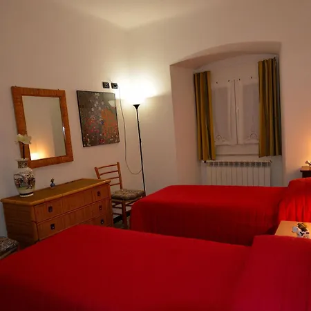 La Gemma Del Galeone, Di Fronte All'acquario